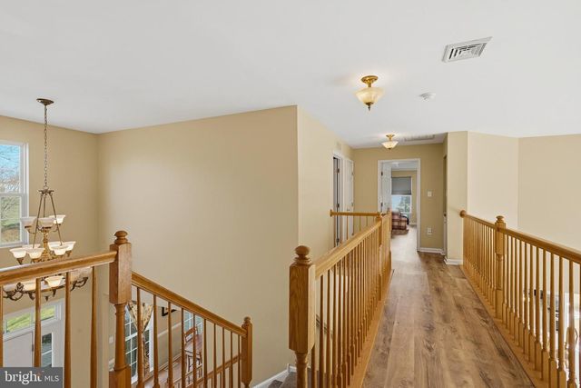 27 DONOVAN RD, Pennington, NJ 08534