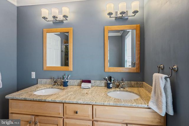 27 DONOVAN RD, Pennington, NJ 08534