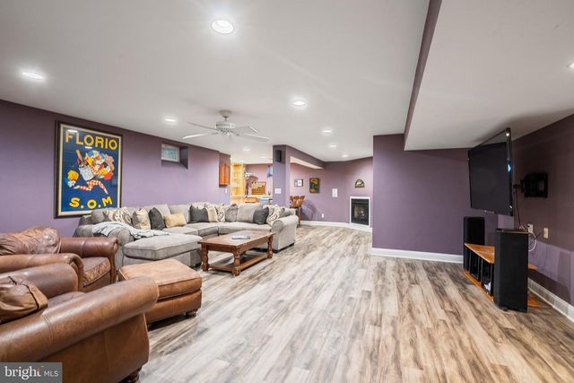 27 DONOVAN RD, Pennington, NJ 08534