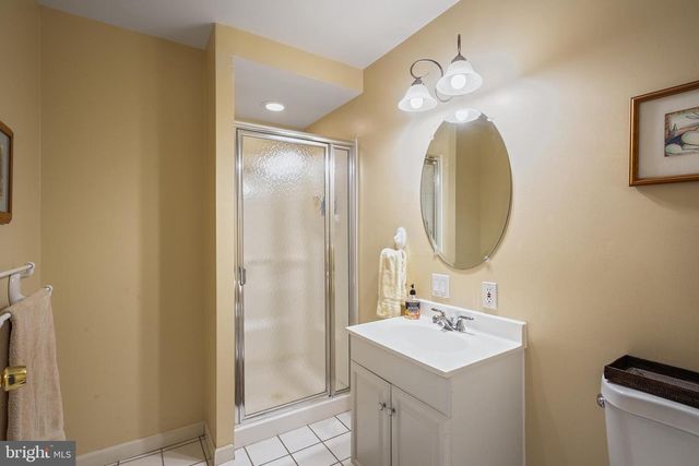 27 DONOVAN RD, Pennington, NJ 08534