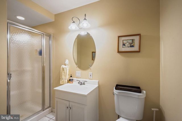 27 DONOVAN RD, Pennington, NJ 08534