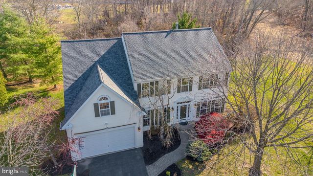 27 DONOVAN RD, Pennington, NJ 08534