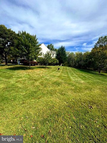 27 DONOVAN RD, Pennington, NJ 08534