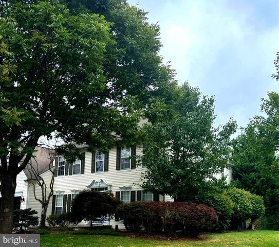 27 DONOVAN RD, Pennington, NJ 08534