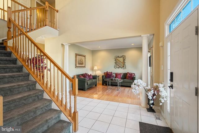 27 DONOVAN RD, Pennington, NJ 08534