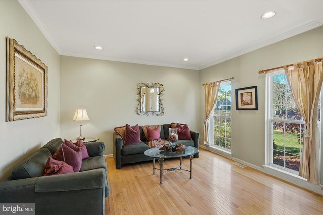 27 DONOVAN RD, Pennington, NJ 08534