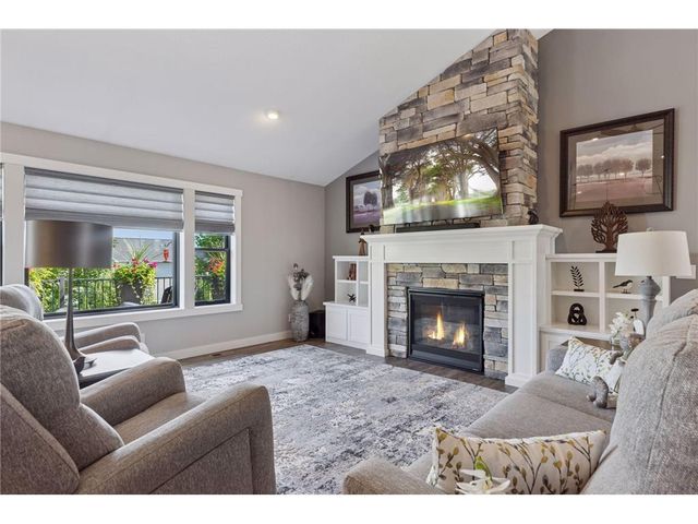 203 Vista Circle, River Falls, WI 54022