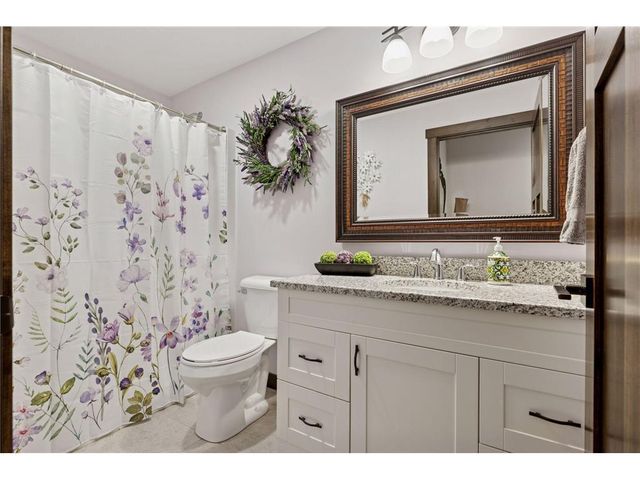 203 Vista Circle, River Falls, WI 54022