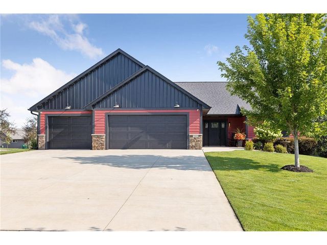 203 Vista Circle, River Falls, WI 54022