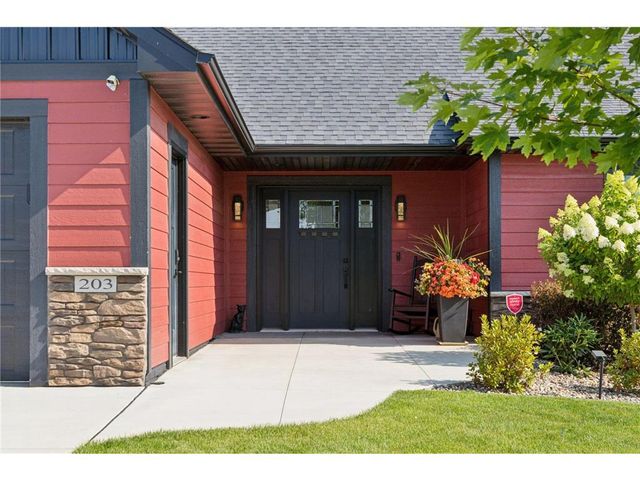 203 Vista Circle, River Falls, WI 54022