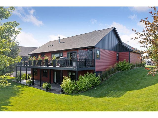 203 Vista Circle, River Falls, WI 54022