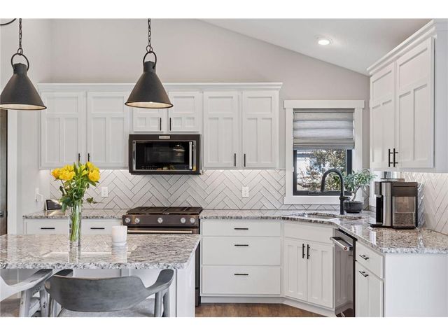 203 Vista Circle, River Falls, WI 54022