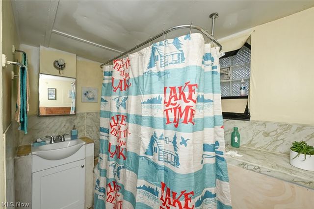 4049 Marvin Avenue, Cleveland, OH 44109