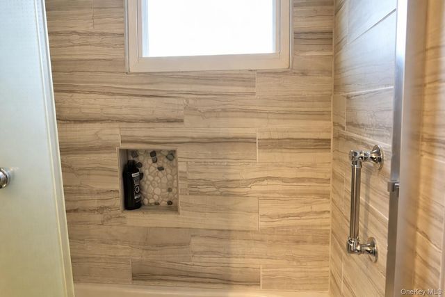 10 Wisteria Way, Commack, NY 11725