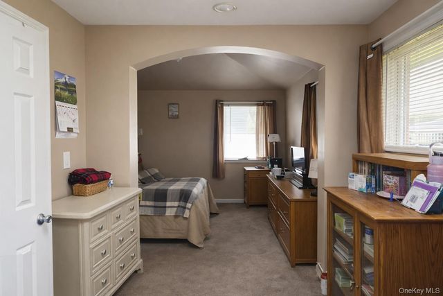 10 Wisteria Way, Commack, NY 11725