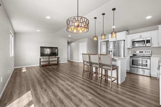 322 6th Ave SW, Surrey, ND 58785