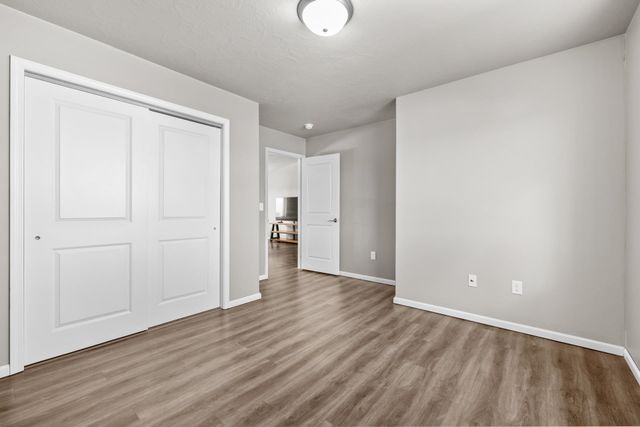 322 6th Ave SW, Surrey, ND 58785