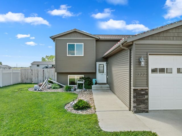 322 6th Ave SW, Surrey, ND 58785