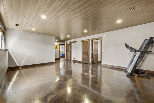322 6th Ave SW, Surrey, ND 58785