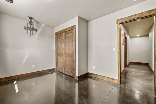 322 6th Ave SW, Surrey, ND 58785