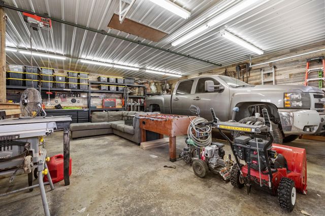 322 6th Ave SW, Surrey, ND 58785