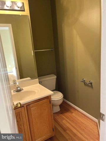 14636 STREAM POND DR, Centreville, VA 20120