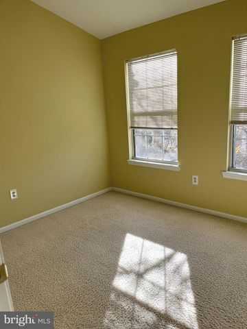 14636 STREAM POND DR, Centreville, VA 20120