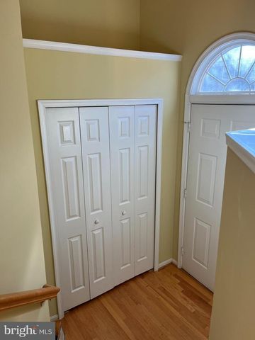 14636 STREAM POND DR, Centreville, VA 20120