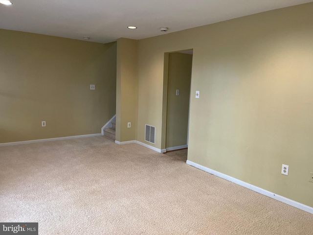14636 STREAM POND DR, Centreville, VA 20120