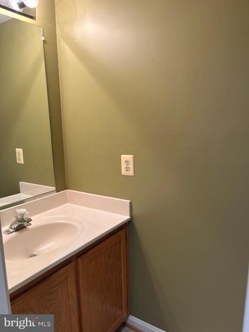 14636 STREAM POND DR, Centreville, VA 20120