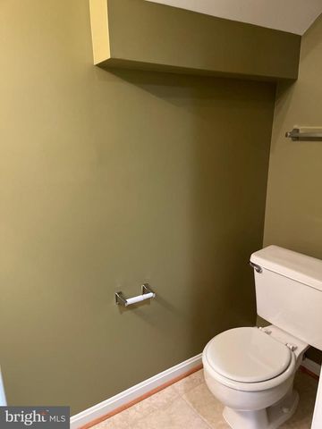 14636 STREAM POND DR, Centreville, VA 20120
