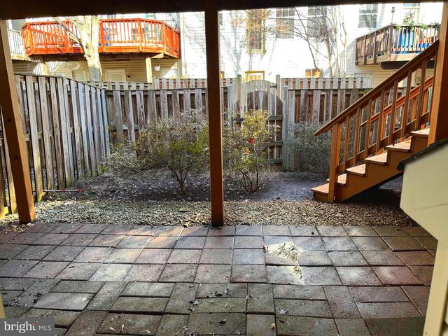 14636 STREAM POND DR, Centreville, VA 20120