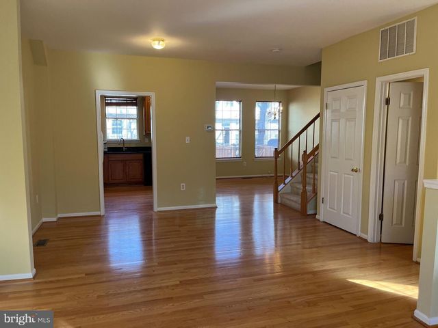14636 STREAM POND DR, Centreville, VA 20120