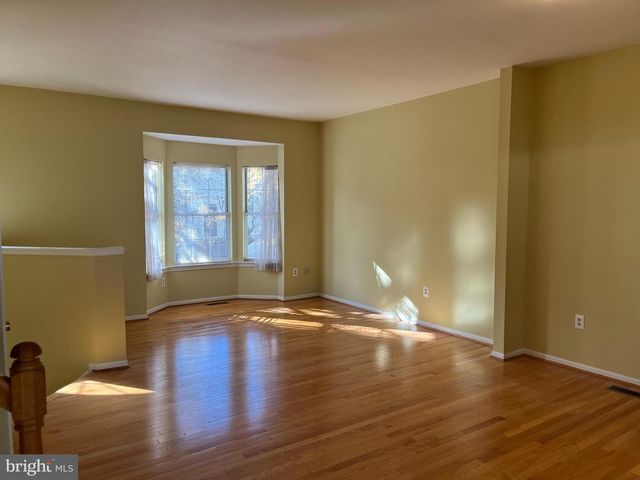 14636 STREAM POND DR, Centreville, VA 20120