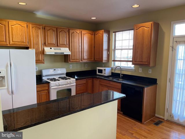 14636 STREAM POND DR, Centreville, VA 20120