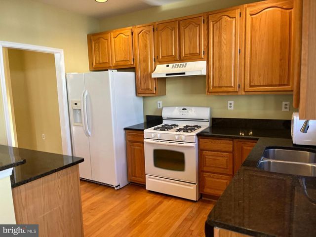 14636 STREAM POND DR, Centreville, VA 20120