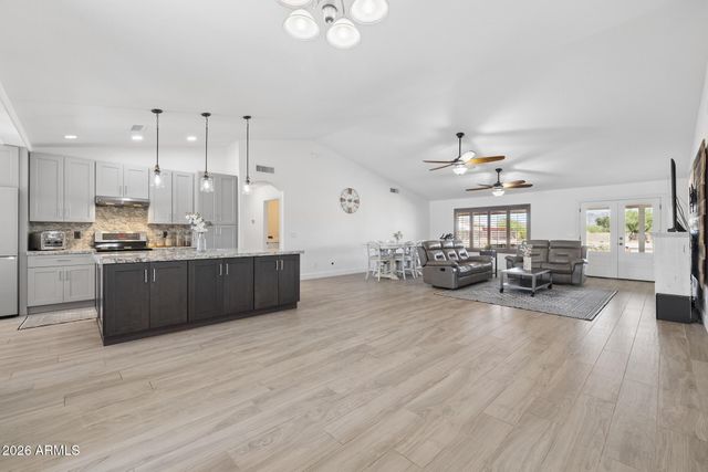 907 N MOUNTAIN Road, Mesa, AZ 85207