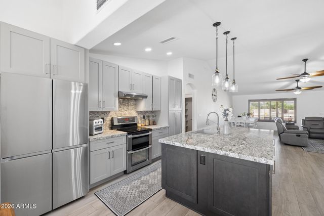907 N MOUNTAIN Road, Mesa, AZ 85207