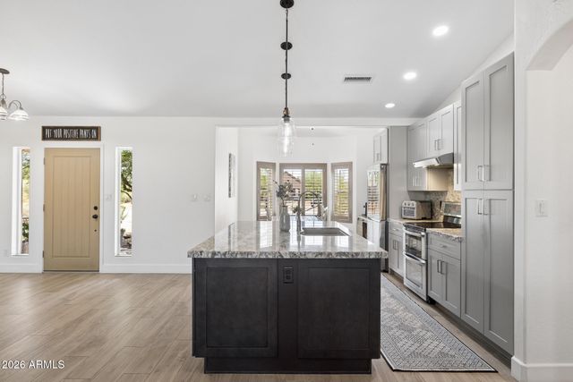 907 N MOUNTAIN Road, Mesa, AZ 85207