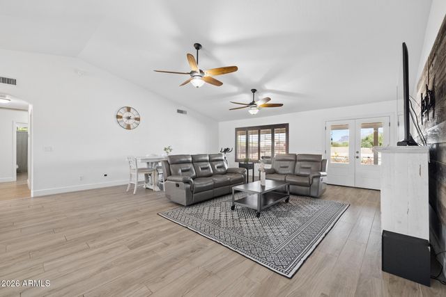907 N MOUNTAIN Road, Mesa, AZ 85207