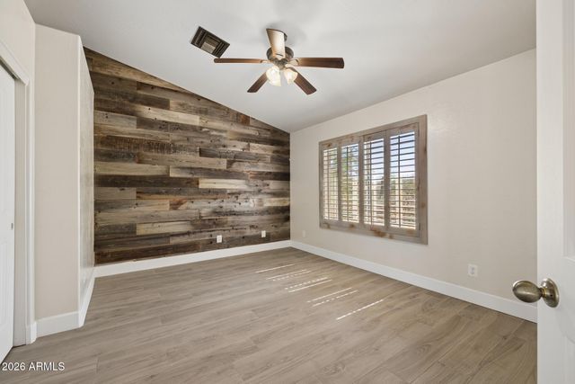 907 N MOUNTAIN Road, Mesa, AZ 85207