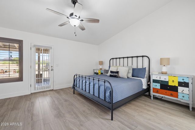 907 N MOUNTAIN Road, Mesa, AZ 85207