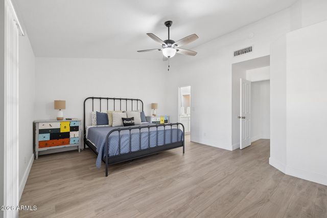 907 N MOUNTAIN Road, Mesa, AZ 85207