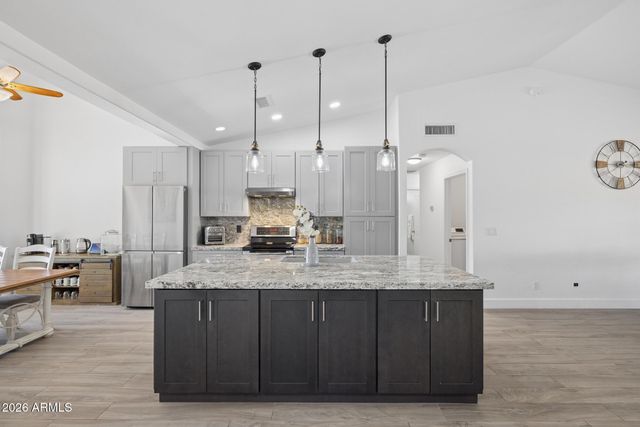 907 N MOUNTAIN Road, Mesa, AZ 85207