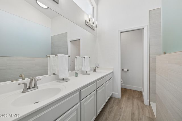 907 N MOUNTAIN Road, Mesa, AZ 85207
