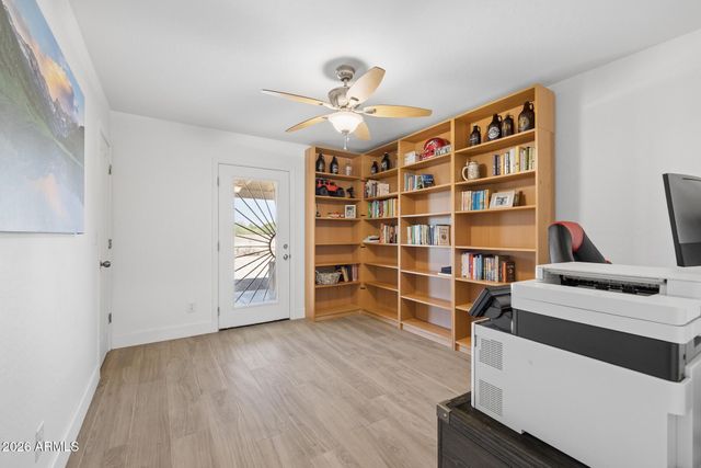 907 N MOUNTAIN Road, Mesa, AZ 85207