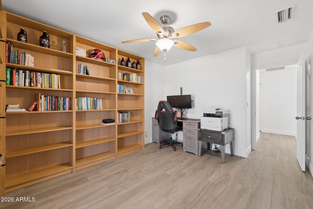 907 N MOUNTAIN Road, Mesa, AZ 85207