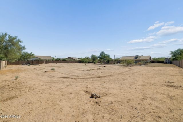 907 N MOUNTAIN Road, Mesa, AZ 85207