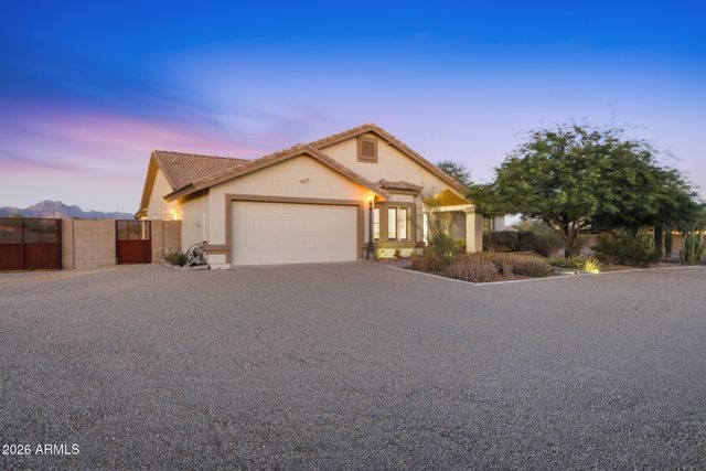 907 N MOUNTAIN Road, Mesa, AZ 85207