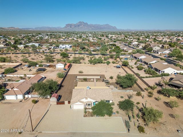 907 N MOUNTAIN Road, Mesa, AZ 85207